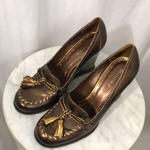 NWOT Brushed Gold Bcbgirls Wedges